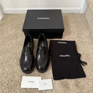 NWT Chanel Shiny Quilted CC Mocassin Loafers Size 38.5 FULL SET